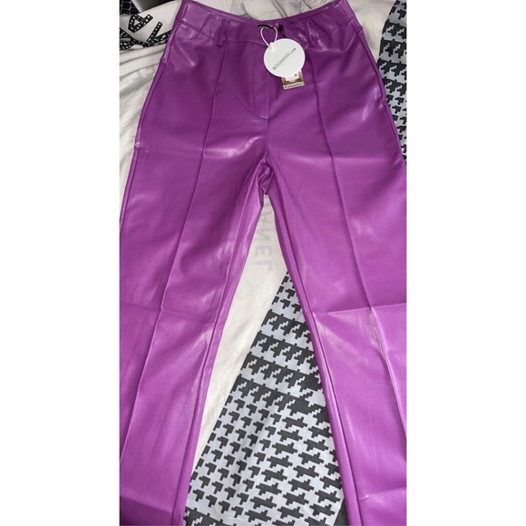 NEW BOOHOO - NEVER WORN‼️ Leather Look Split Hem Trousers US SIZE 6 UK SIZE 10 - Picture 3 of 9